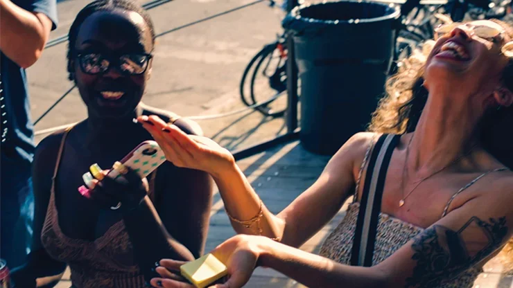 JuxtaPad Gimmick von Alex Latorre und Mark Mason Zaubertricks Nahaufnahme Zauberrequisiten Illusionen Mentalismus Spaß Magier Straße Magia