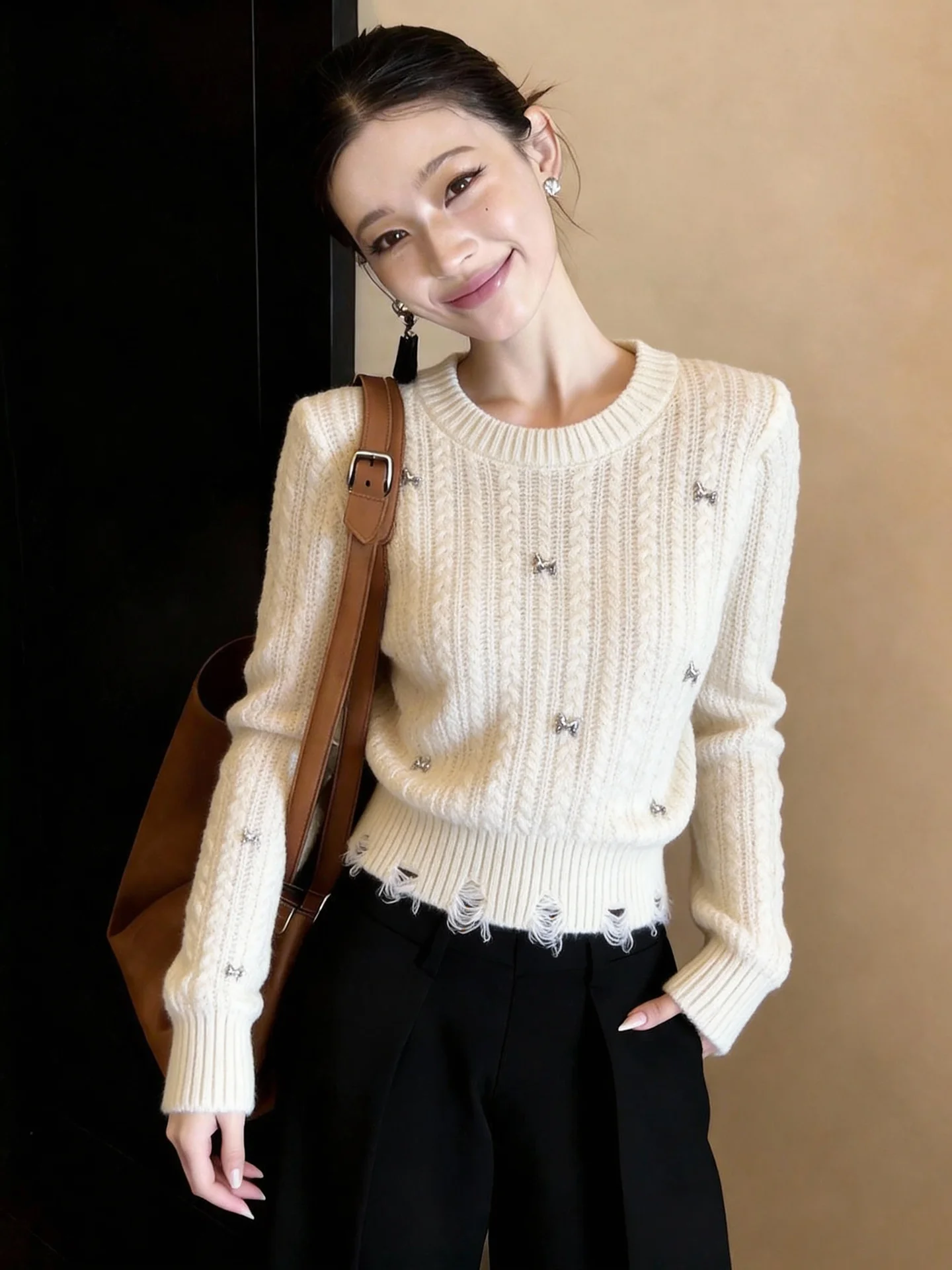 

Вязаный свитер для женщин на раннюю весну: модный корейский стиль, теплый, молодежный, универсальный, с декором в виде мокасин, бежевый топ