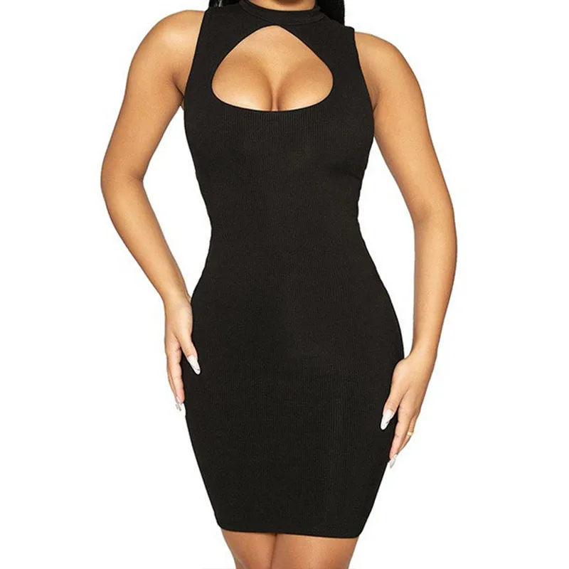 Sartorial Sensation: mouwloze uitgesneden bodycon mini-jurk, een definitieve mode - voorwaartse verklaring