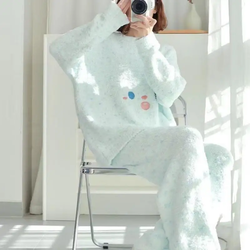 Conjunto de pijama sexy pode ser meia flanela pijamas de lã para casa terno engrossado rosto inverno. Coral Fashion Homewear um doce sorridente