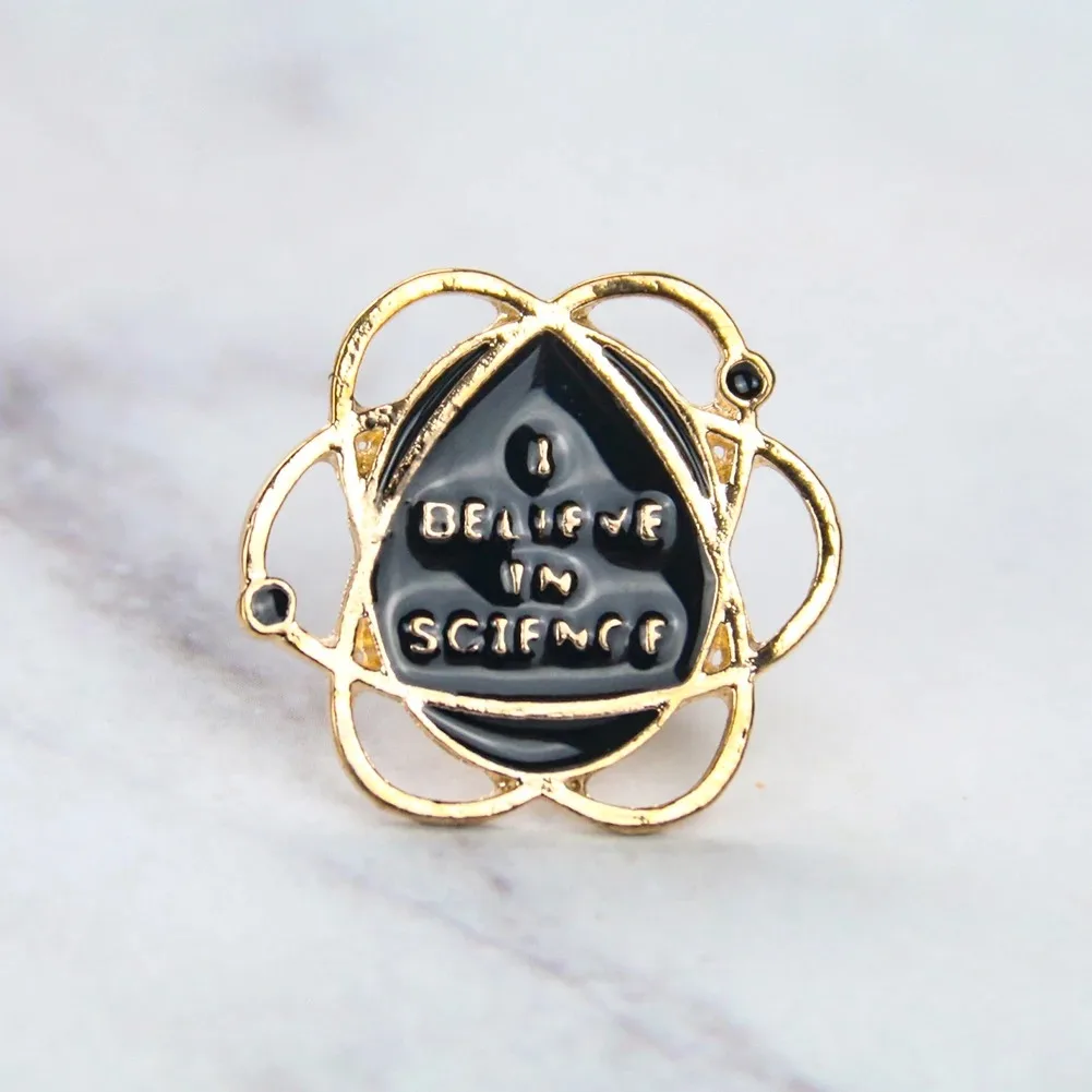 

Брошь с атом на науке, брошь для охотника, булавка для куртки, прочный металлический значок, жилет, украшение для рюкзака, одежда для прогулок в пустыне