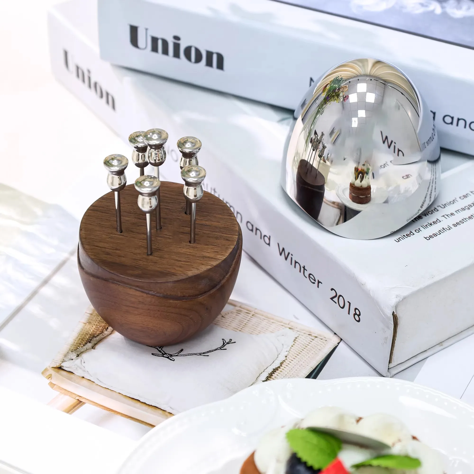 Nordic Art decoration Hotel Bar Counter Restaurant Fruit Toothpicks Stainless Steel Material Fruit Fork Egg-Shaped Jar Ornaments