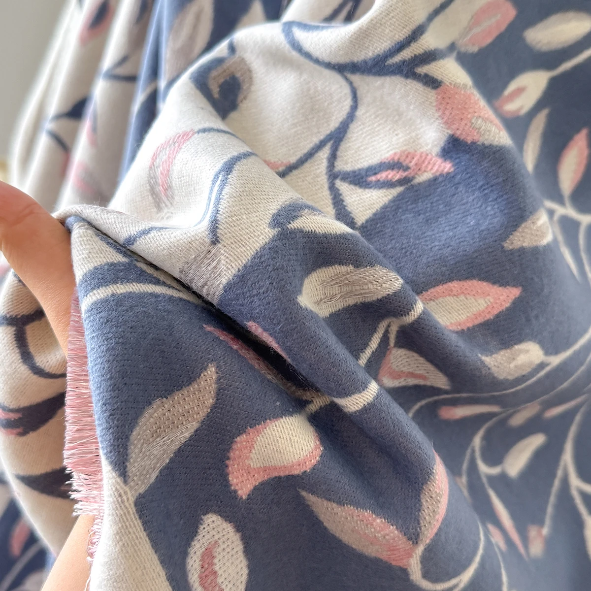 Brand Fashion Damen-Winterschal aus Kaschmir – Vintage-Ölgemälde mit Blattmuster, Quasten-Pashmina, dicker Wickel- und Echarpe-Poncho – Detail 11