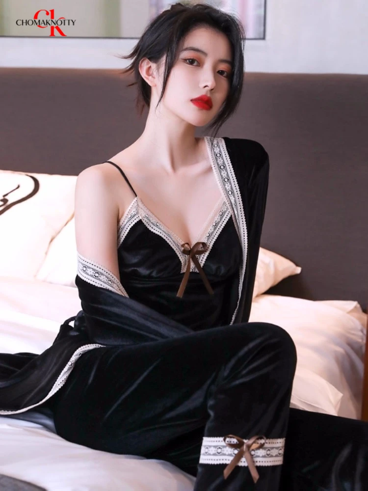 victoria-–-vetements-de-luxe-sensuels-en-velours-dore-pour-femmes-vetements-de-maison-longs-en-velours-fin-nouvelle-collection-automne-hiver-2025