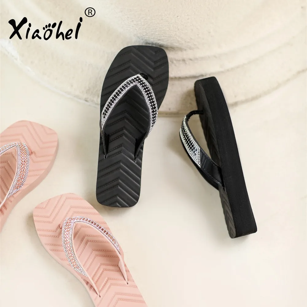 2024 Summer Feet Clip Breathable Cool Slippers for Outwear Fashion Thick Sole Water Diamond Casual Herringbone Flip Beach Shoes