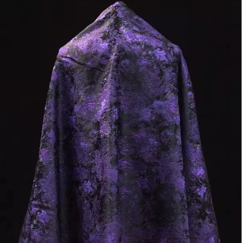 

Фиолетовая металлическая проволока, жаккардовая ткань, яркий элегантный темный узор, вышивка, градиент, новая куртка в китайском стиле, ретро костюм, ткань «сделай сам»