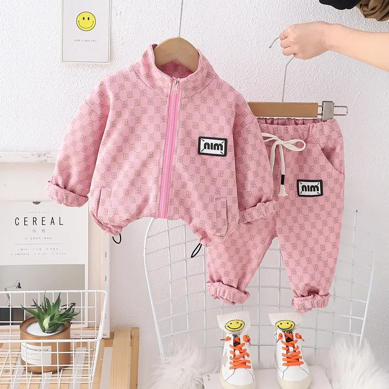 Spring Autumn Baby Boys Girls Clothes New Childrens Letter Full Print Zipper Long Sleeve Jacket Pants 2pcs Set Kids Sport Suit