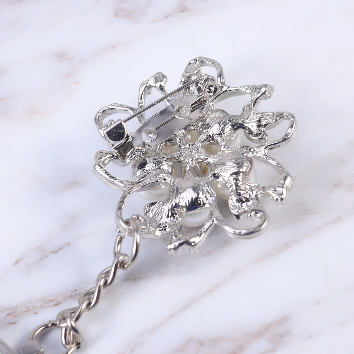 

Nurse Brooch Watch Flower Design Premium Material Clear Number Accurate Timekeeping Special Doctor Nurse Pocket Watch Gift