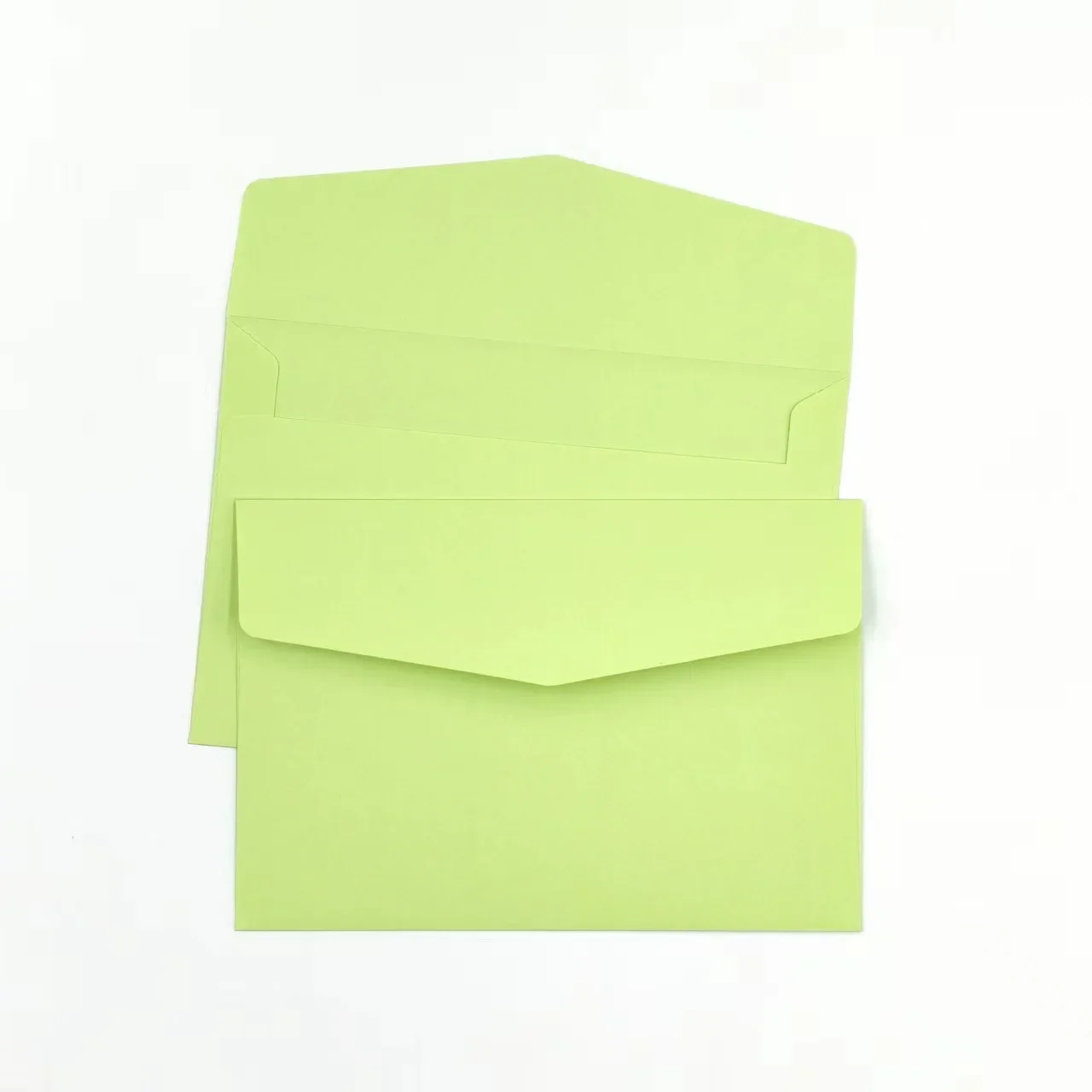 50pcs Multiple Colors Envelopes 130g Paper 16x11cm Greeting Card Business Card Western Envelope for Wedding Invitation Packaging
