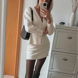 Trafza-Mini-Röcke Linie A und Strickjacken-Long-Ärmel mit V-Ausschnitt für Frauen, feine monochromatische Sets, Freizeit und Straße, Rotwein, Herbst 2022 12 Hauptverkäufe setzte rote Kleidung - №9