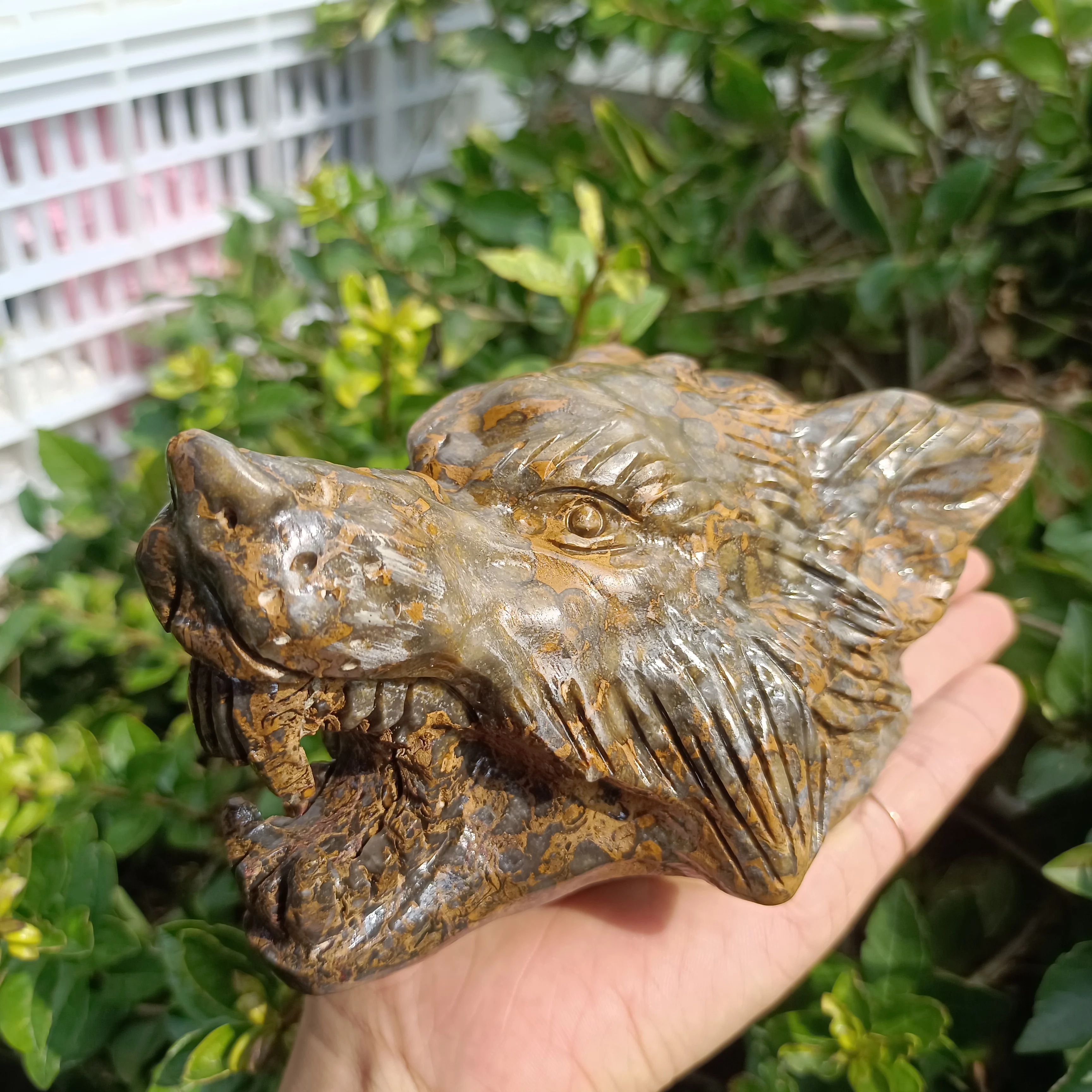 Natural Gold Silk Stone Wolf Head Statue,Quartz Crystal Ore,Fierce Wolf Head,Mineral Reiki Healing Sculpture, Degaussing Decor