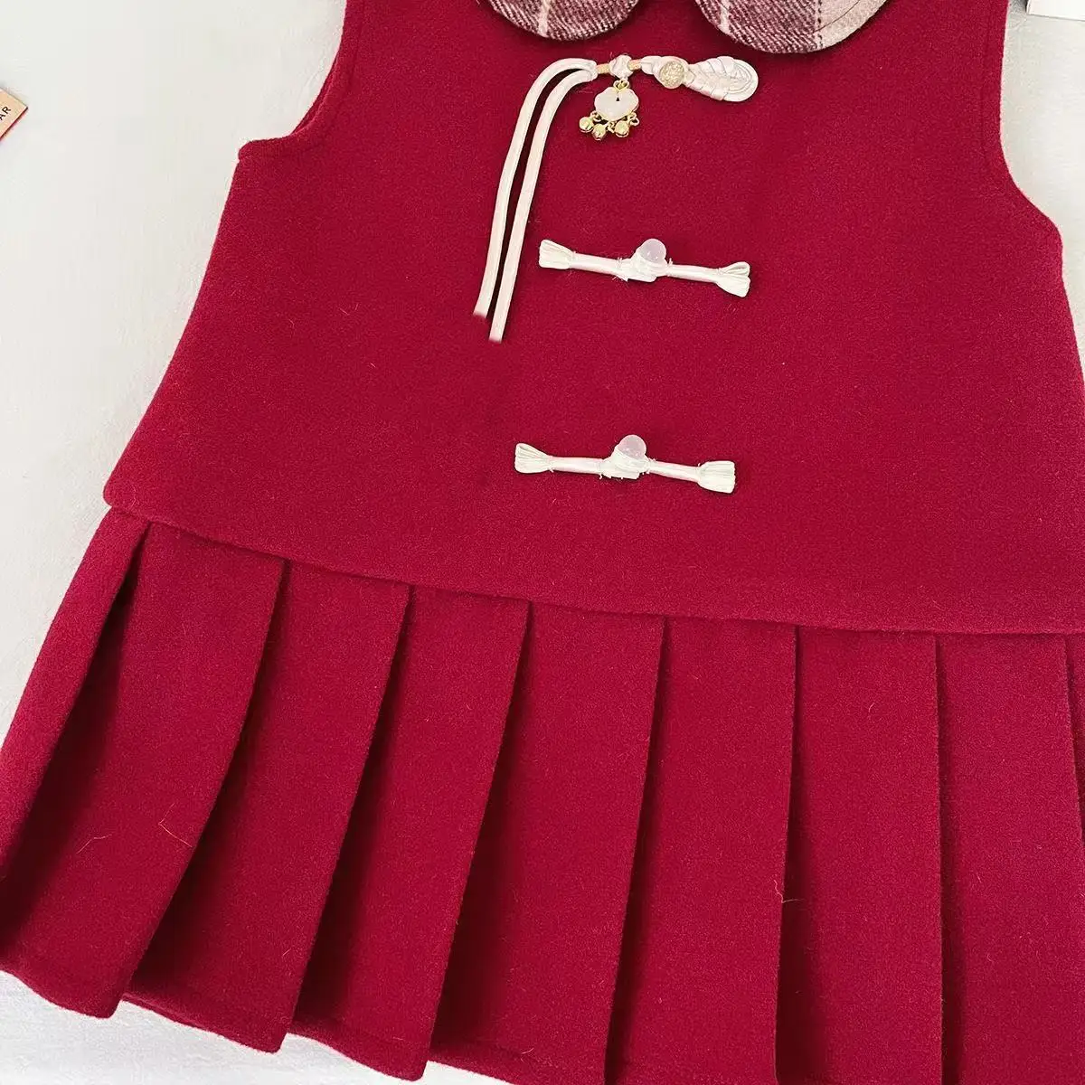 2025 جديد الفتيات الشتاء ليلة رأس السنة الملابس سميكة سترة فستان صغير عبق الرياح المخملية مطوي فستان 90-140 سنتيمتر