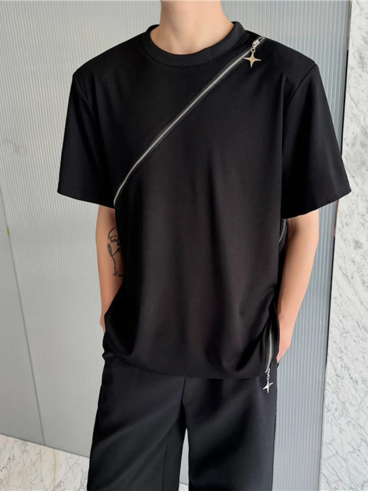 

Летний новый свободный трикотажный топ с наплечниками и декоративной молнией для мужчин: модный, дышащий, удобный