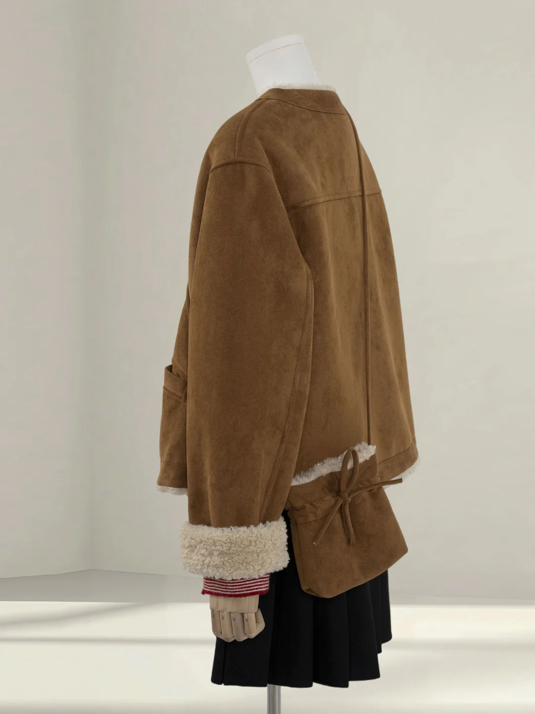 Damski okrągły płaszcz ze skóry zamszowej i futra jagnięcego, jesienno-zimowy, vintage, skórzany, ocieplany futrem, koreański styl, luźny krój.