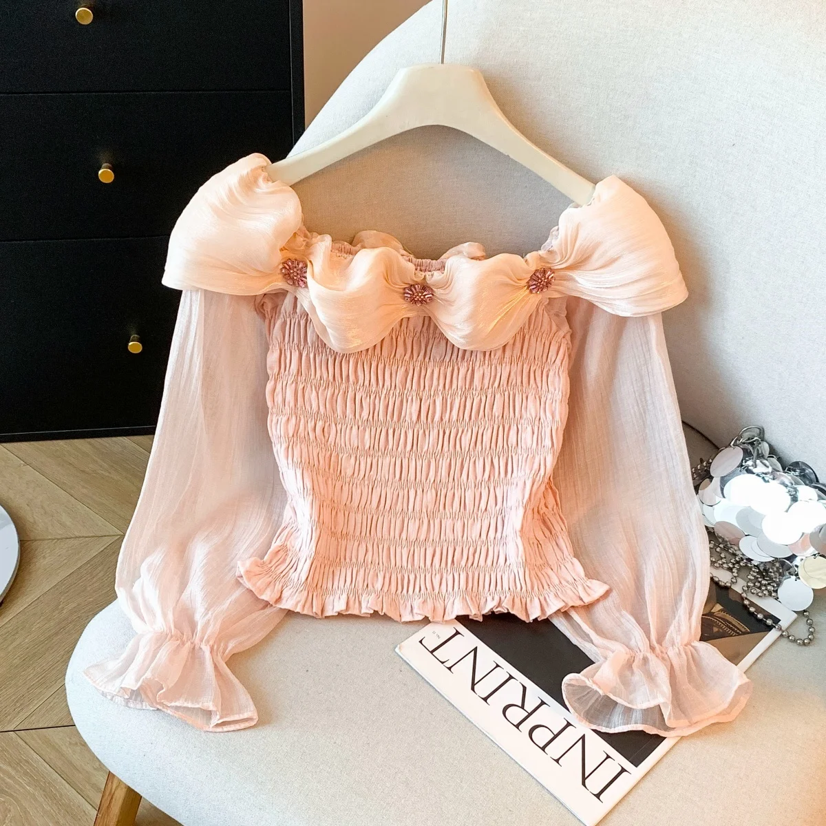 

Новая женская летняя одежда: красивая, уникальная, модная футболка с открытыми плечами, коротким рукавом, кружевом и узором снежинок