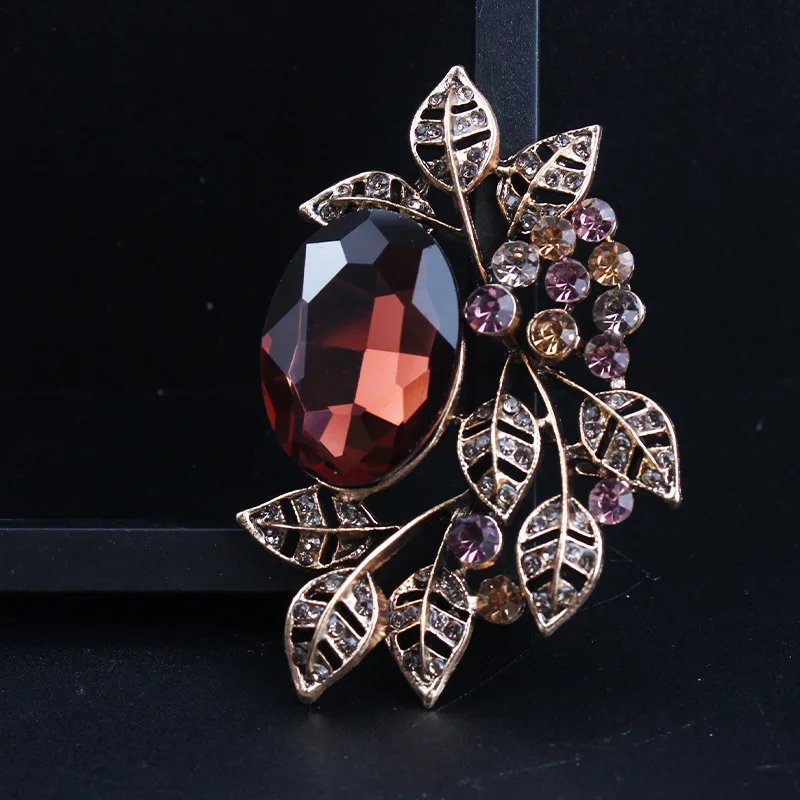 Vintage Minimalist Openwork High-grade Leaf Brooch
