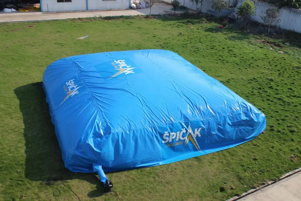 Inflatable airbag for freestyle FMX, BMX, MTB stunts | Extreme sport jump landing ramp airbag