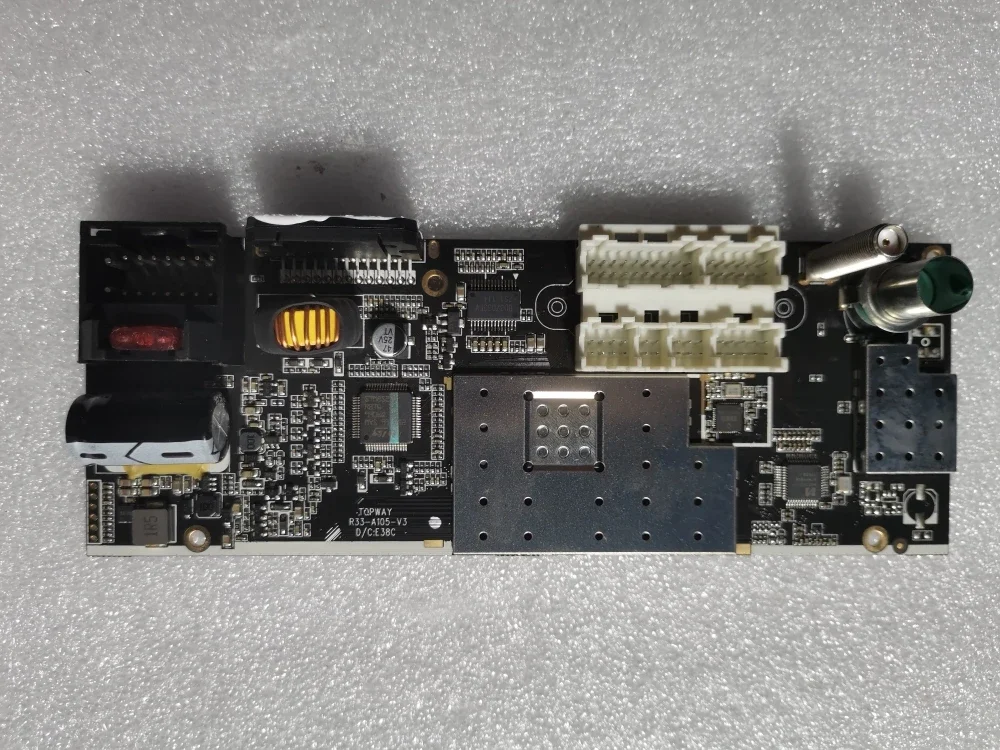 Android large screen car navigation main board R33-A105 general car navigation main board 1 + 16