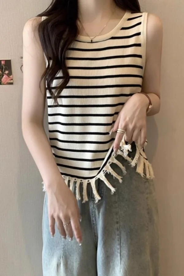 

Женские вязаные топы на бретелях в полоску, новинка лета 2024, модное повседневное спортивное нижнее белье без рукавов, жилет, топы с кисточками, базовые эластичные Z965