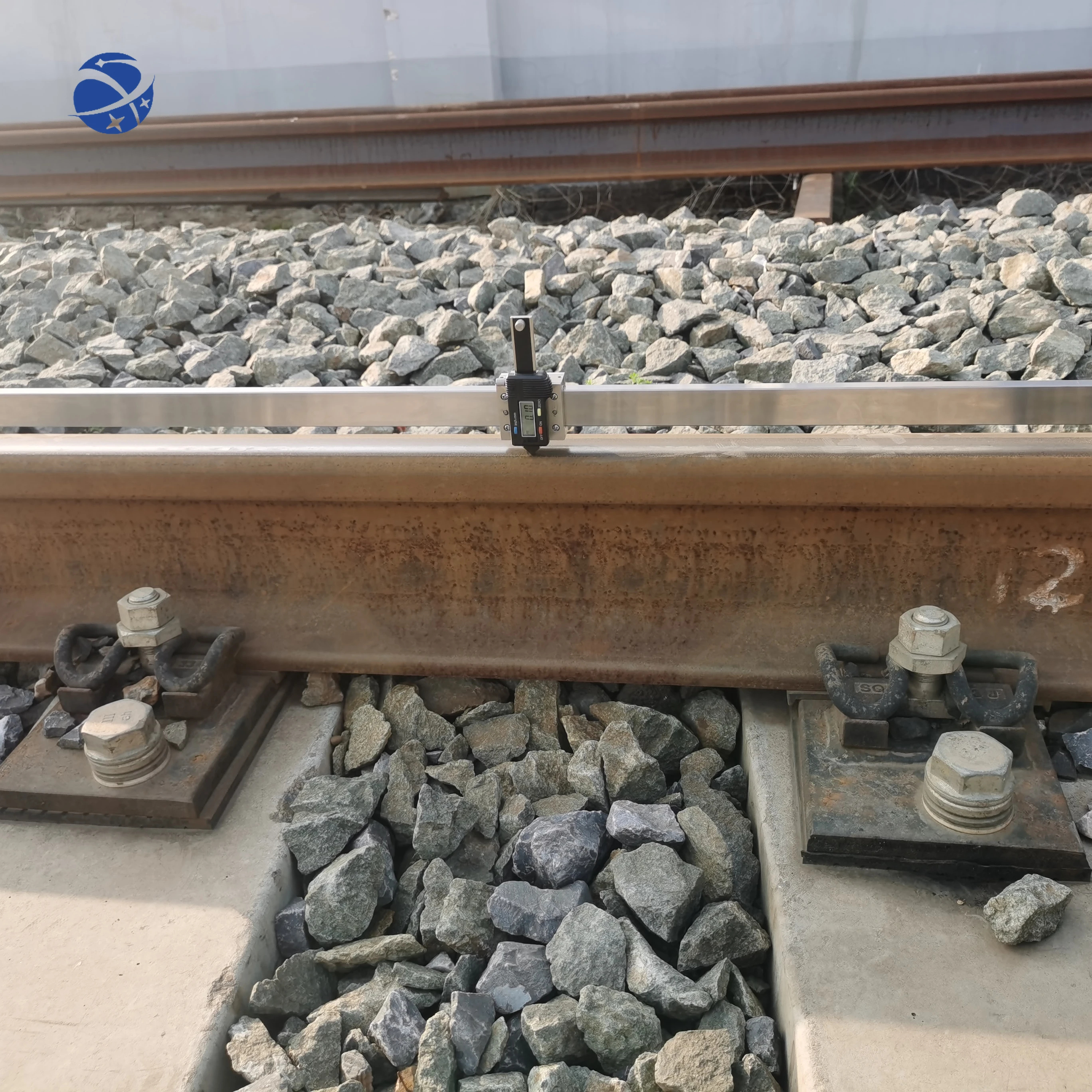 

YUNYI Surface Roughness Measuring Instrument For Rail Digital Rail Corrugation Wear Gauge For Measuring Rail Welding