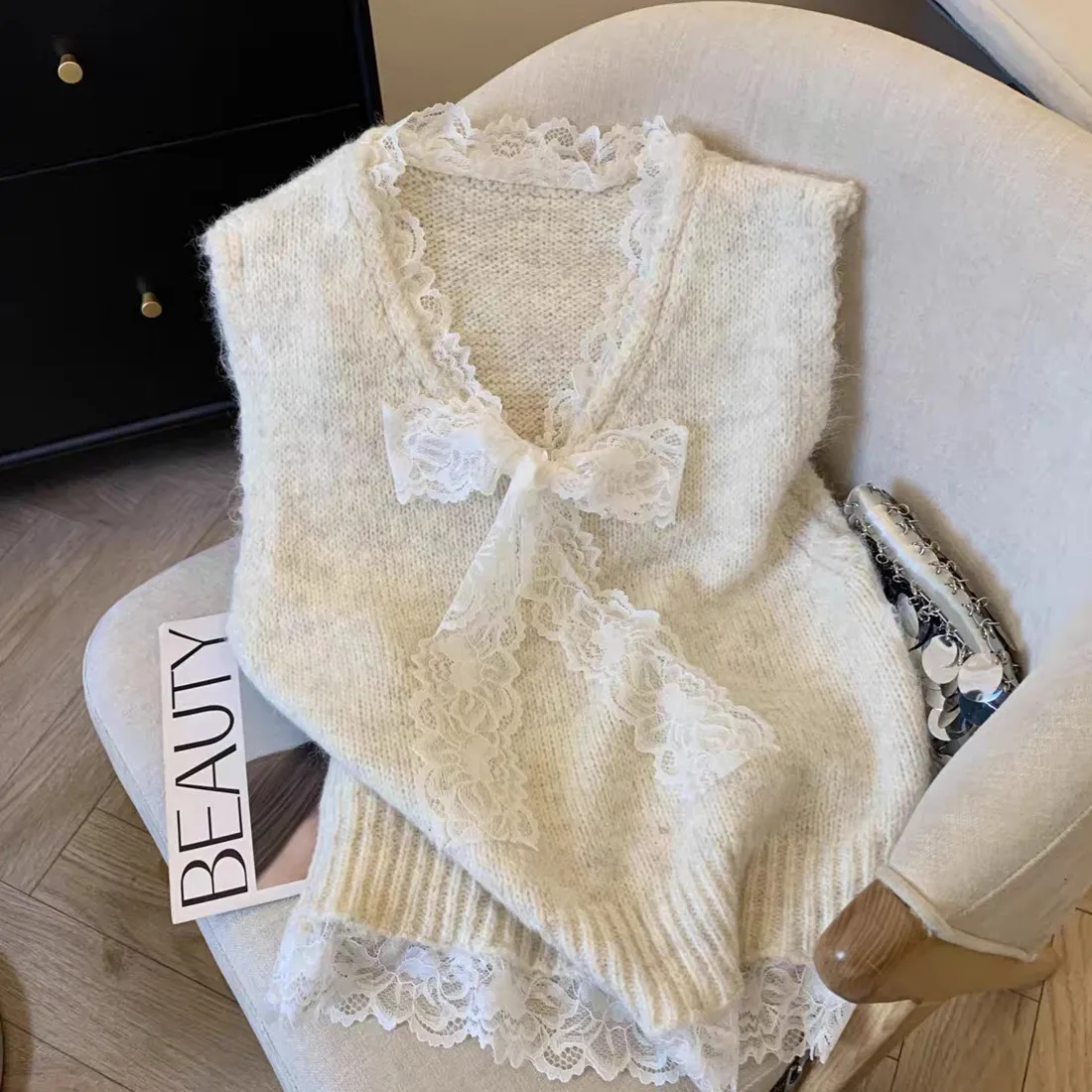 

Women's Outerwear Spring Autumn New Style Butterfly Knot Top Layering Knitted Vest Lace Splicing Knitted Sweater Vest