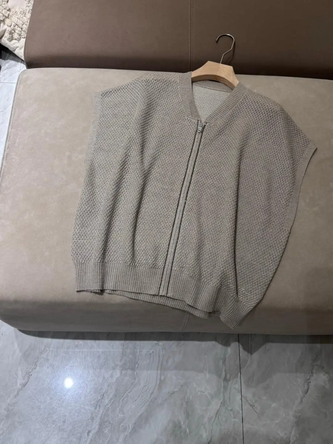 เสื้อกั๊กถักแขนกุดกลวงแวววาวผ้าลินินหรูหราของผู้หญิง