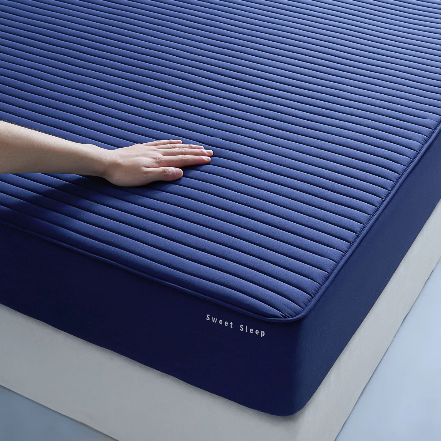 Waterproof Quilted Fitted Mattress Protector, Soft Noiseless Deep Pocket Mattress Cover,Stretchy Bed Protector for Bedroom Guest