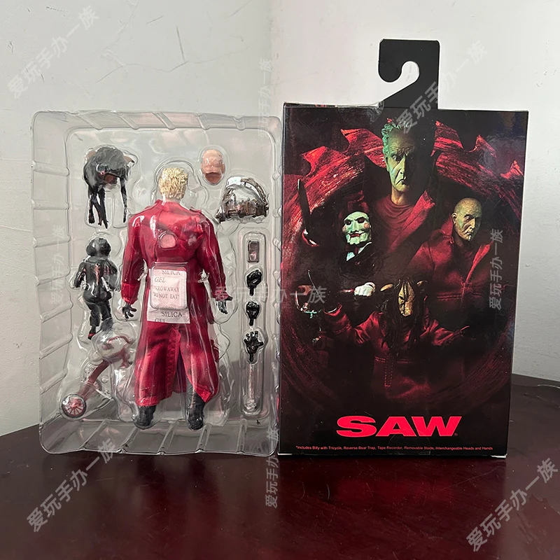 Serra jigsaw vermelho robe figura de ação preto robe figuras anime gk estátua mangá estatueta brinquedos modelo ornamento presente de halloween para crianças