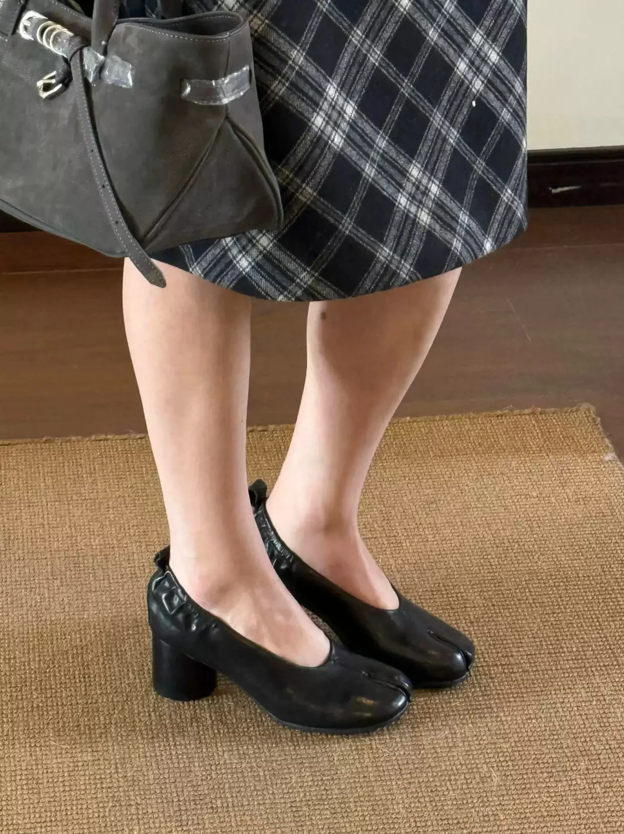 Soft Black Wrinkled Leather Split Tabi Toe Block Mid Heel Pumps Slip On Ruched Back Ladies Office Street Retro Minimal Footwear