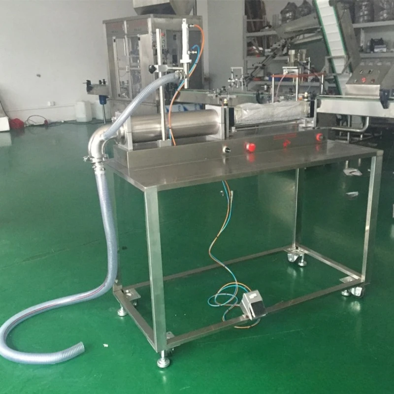 Liquid Filling Machine Semi-automatic Pneumatic Oil Lubricating Oil Quantitative Paste Filling Machine Self-priming type