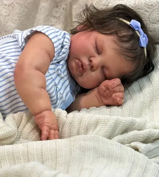 SINO-BB Maßgeschneiderte limitierte 25-Zoll-Reborn-Baby-Pickle mit handgewurzelten Haaren, bereits fertige Puppe mit unterschiedlichem Kleid