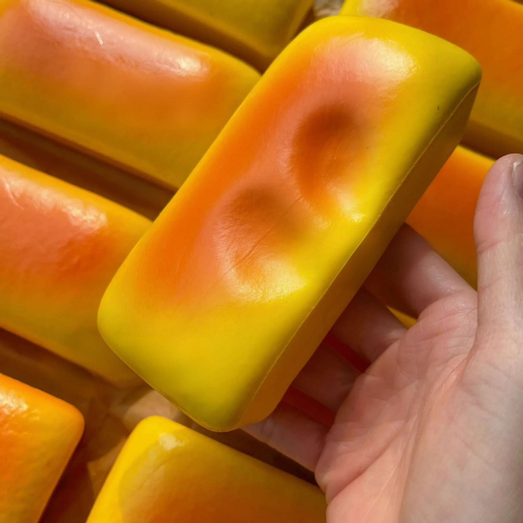 チーズブレッド スローライジング ソフト スクイーズトイ 不安解消 スクイーズ フィジェットトイ ストレス解消 ASMR感覚玩具 子供＆大人向け