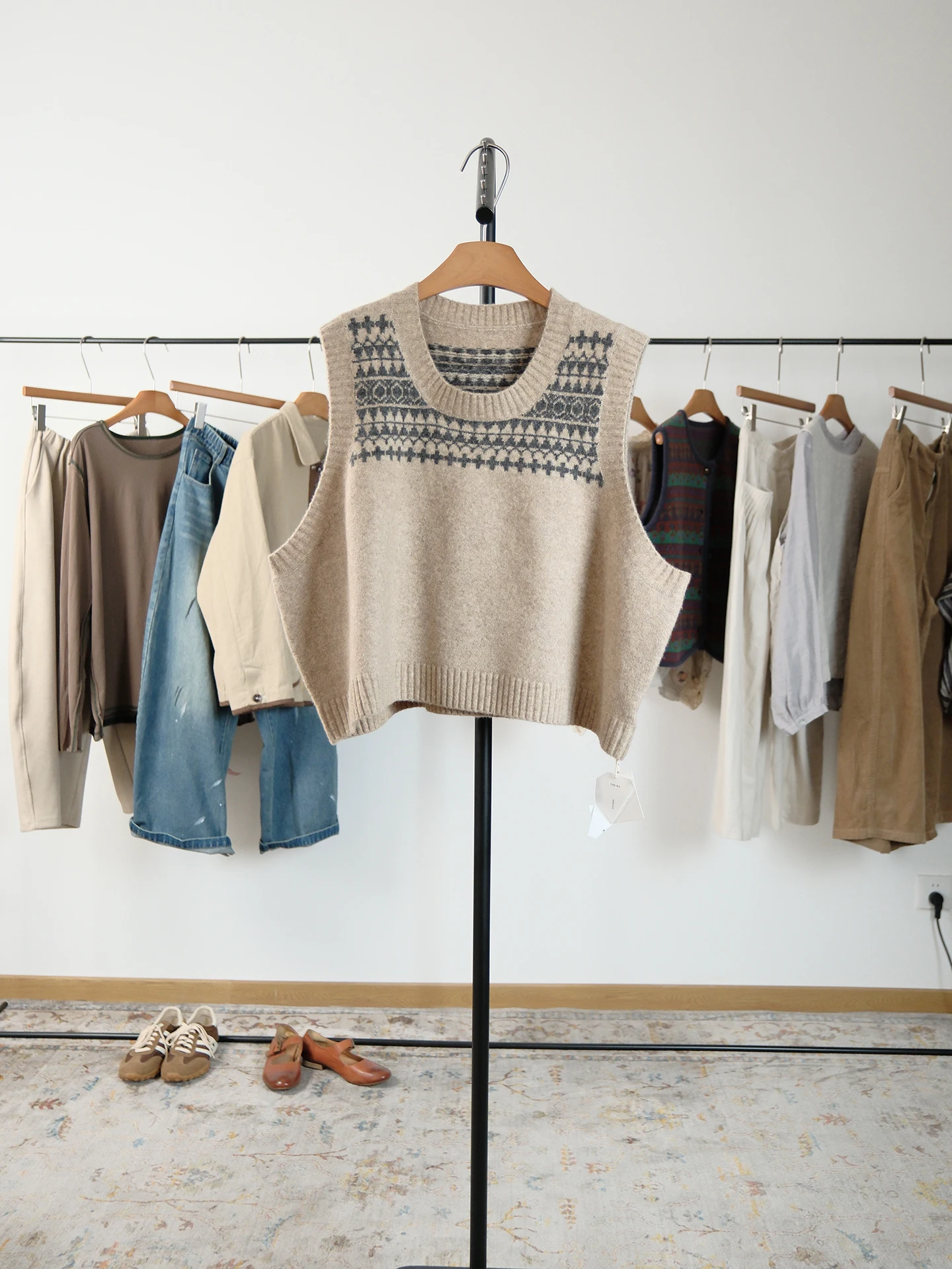 

Svanca Winter New Island Sle Knitted Woolen Vest Women's round Ne Svel Layering oulder Pad Vest Commute Sle