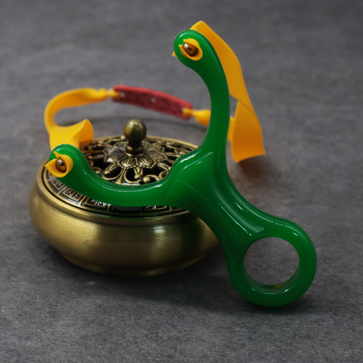 

Green Resin Slingshot Simple Portable Style Card Bead Slingshot Outdoor Hunting Shooting Small Slingshot Toy Durable