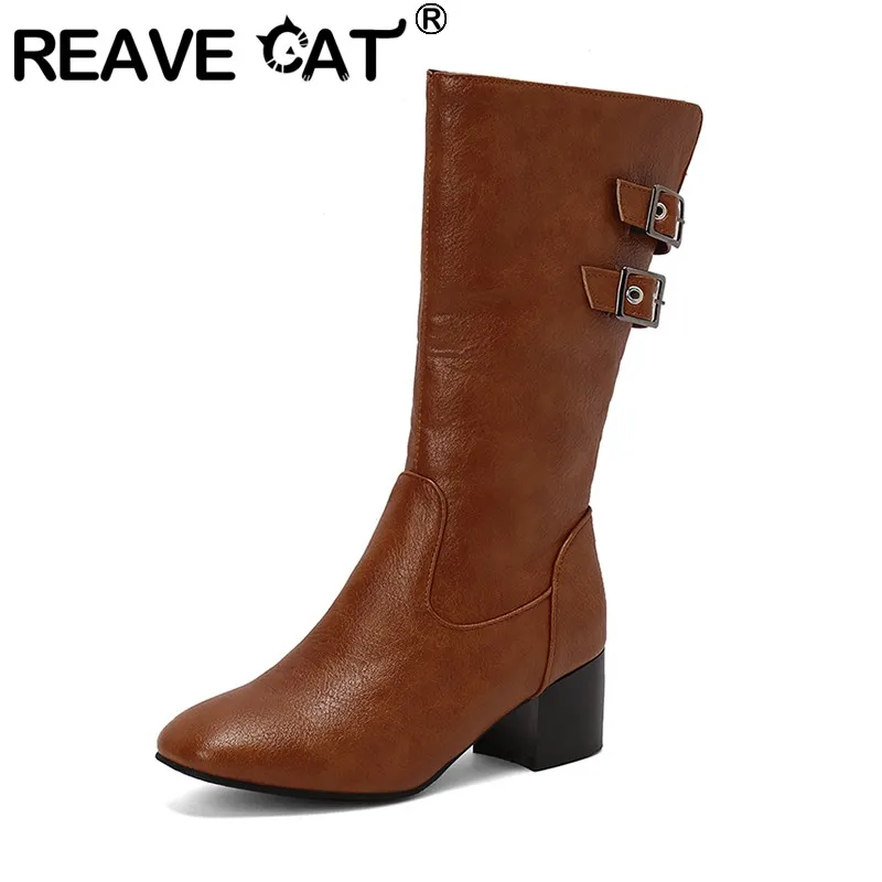 

Женские офисные Ботинки до середины икры REAVE CAT, Классические ботинки на блочном каблуке 5 см с украшением, размеры 48, 49, 50