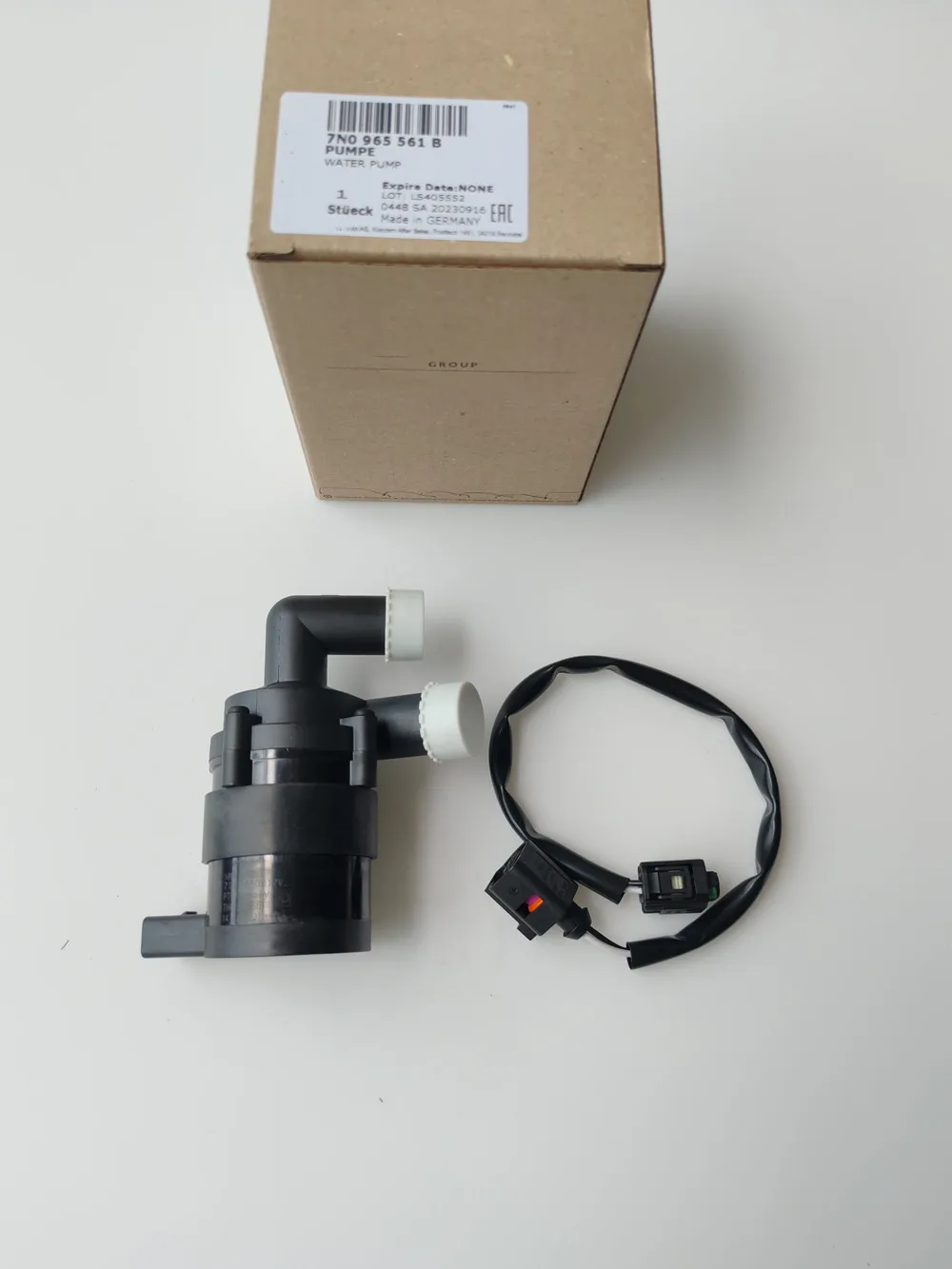 

Оригинальный вспомогательный водяной насос 7N0965561B с адаптером 1K0965561A 7N0965561 для VW Golf 5 6 Touran Tiguan Audi A3 SKODA Rapid