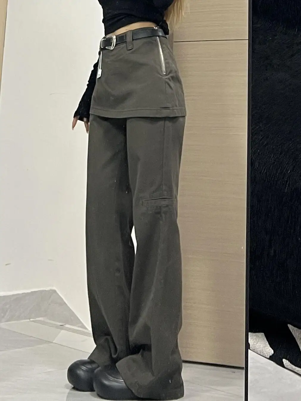 جينز أوروبي أمريكي الطبقات: بنطال واسع على طراز المئزر مع جيوب للشحن