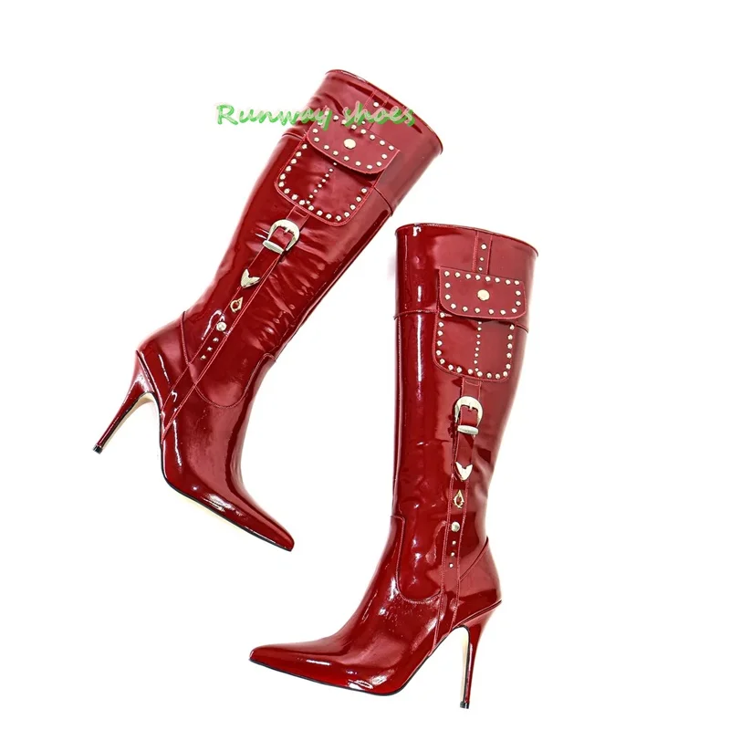 

Красные сапоги до колена на шпильке с острым носком, женские сапоги с пряжкой на ремне и маленьким карманом, украшенные бриллиантами, роскошная обувь для рождественской вечеринки