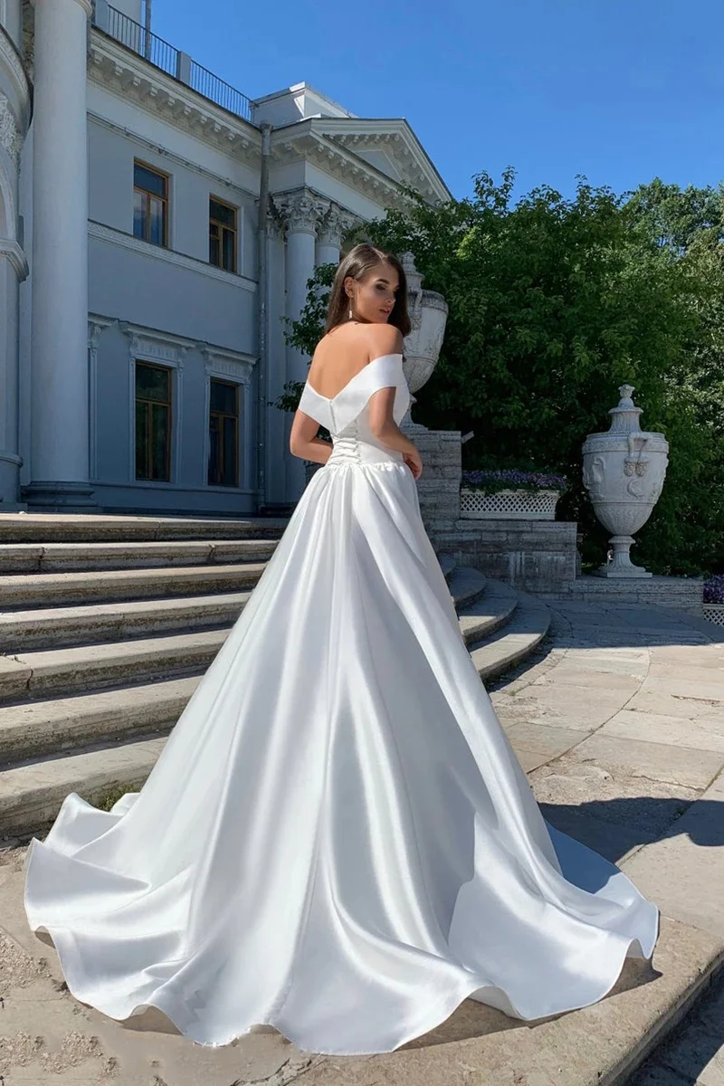 Personalizza su misure Abiti da sposa Abiti da sposa semplici in raso da spiaggia con spalle scoperte Corte Trail Boho Abito da sposa Corsetto