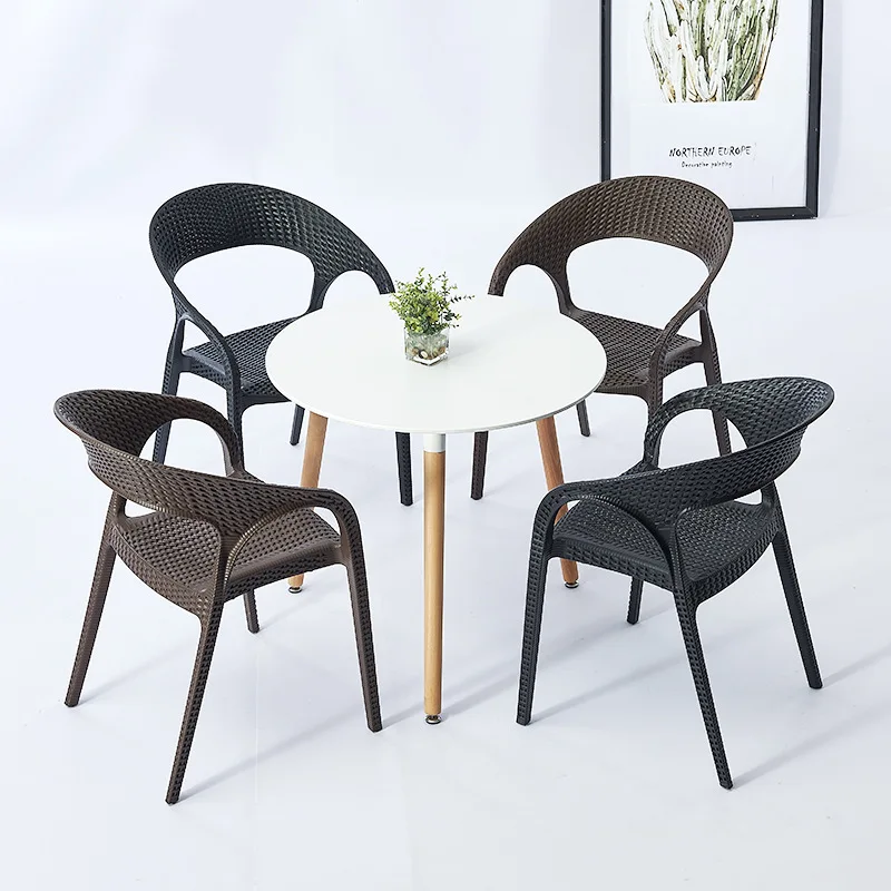 للطاولات والكراسي الخارجية، وكراسي شرفة الفناء، وكراسي الروطان المقلدة، وكرسي بلاستيكي لمتجر شاي الحليب، والطاولات الخارجية والفصل #2