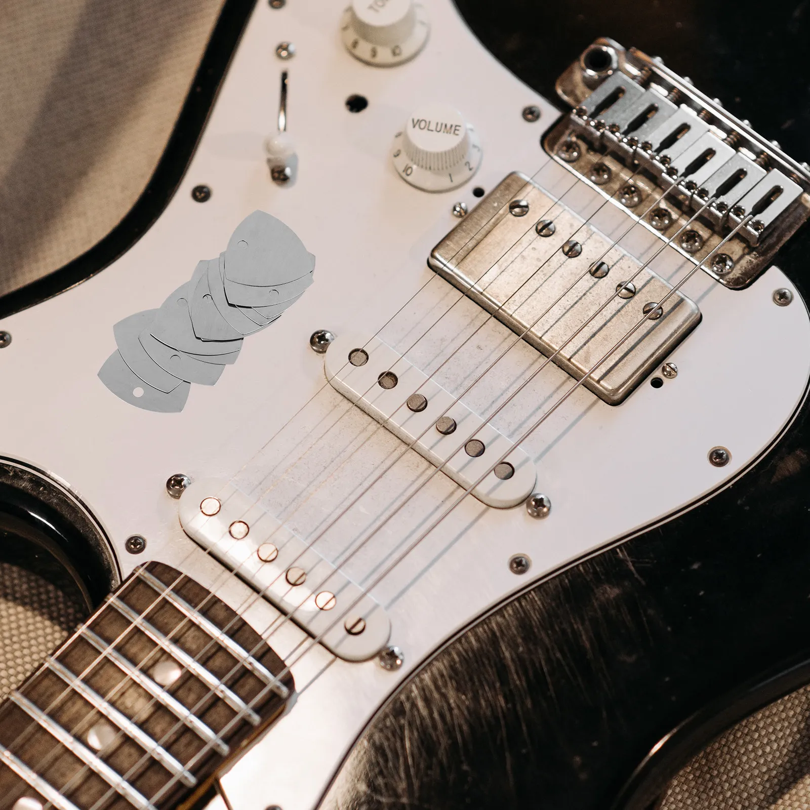 Electric Guitar Pick Pack - ปิ๊กกีตาร์สแตนเลส 12 ชิ้น ผิวเรียบ สำหรับกีตาร์โปร่ง กีตาร์ไฟฟ้า