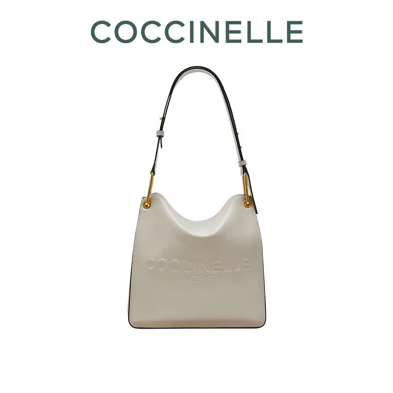 حقيبة موزع الصحف الكبيرة الجديدة من COCCINELLE، حقيبة كتف واحدة من Coccinelle، حقيبة عملية أنيقة متعددة الاستخدامات للركاب