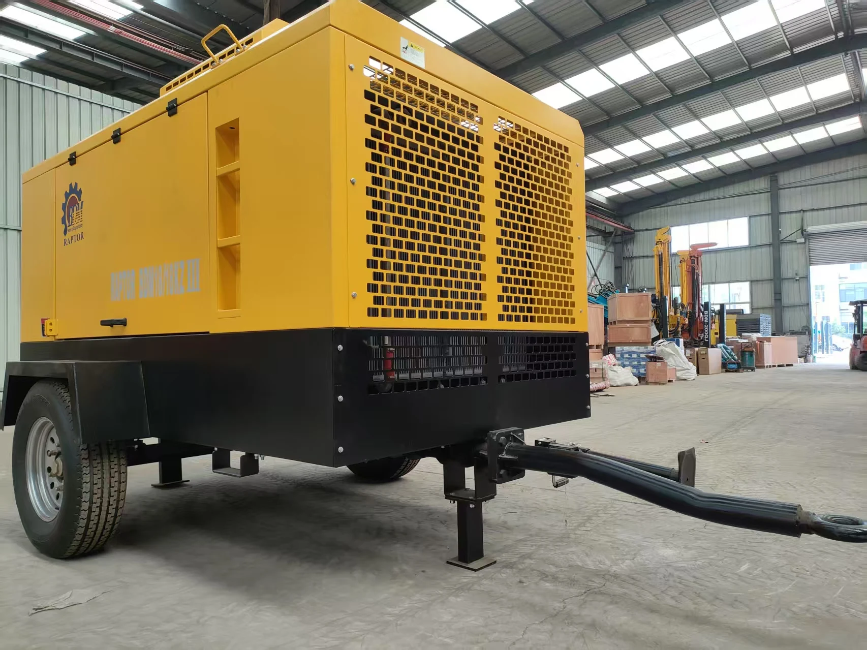 BDM-18/18 Lubricated Diesel Engine Portable Screw Air Compressor 260psi 639CFM For Well Borehole Drilling Rig