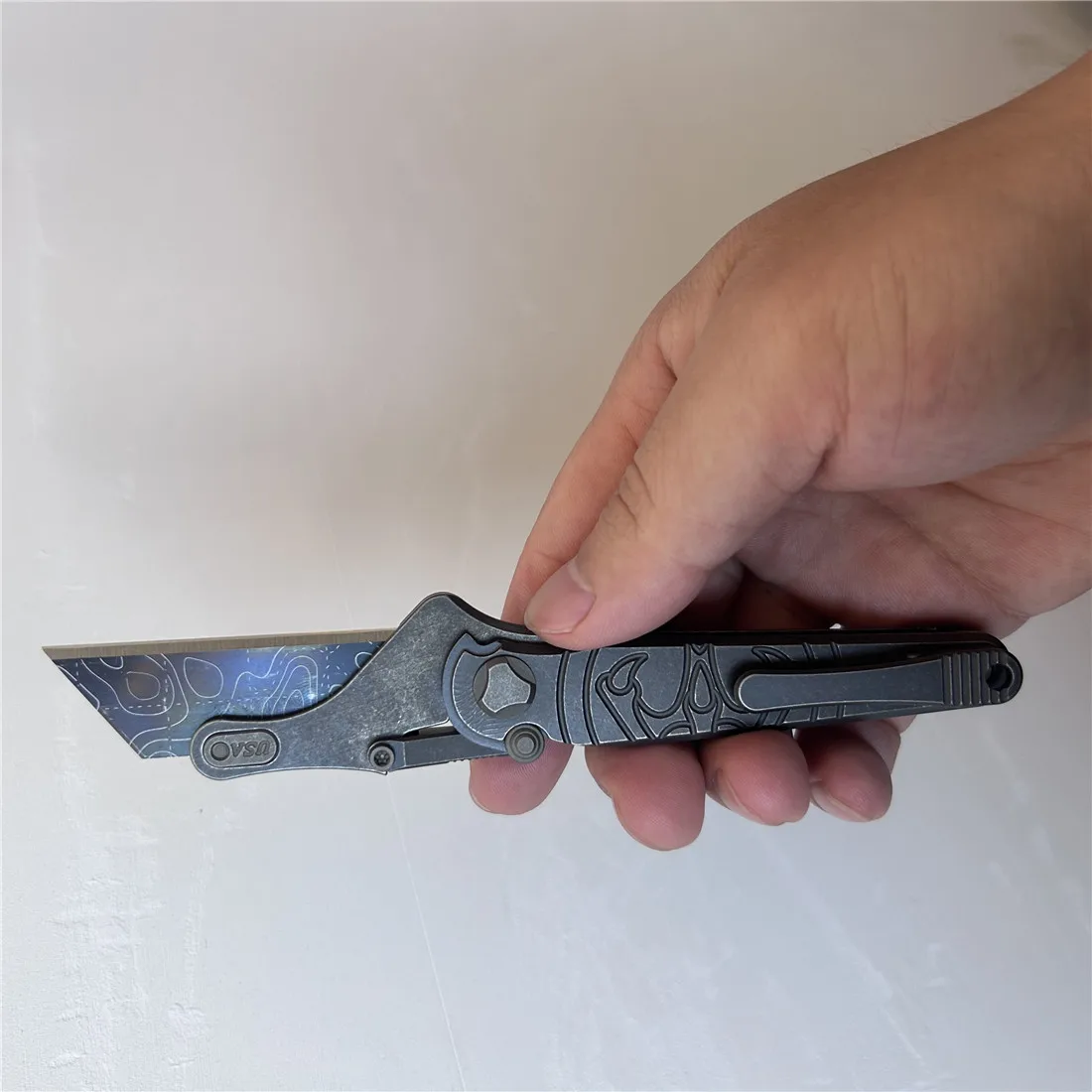 

1PC Eagle Claw Titanium Alloy Folding Knife EDC Paper Cutting Knife with Replaceable Blades and Innovative Coupling Lock