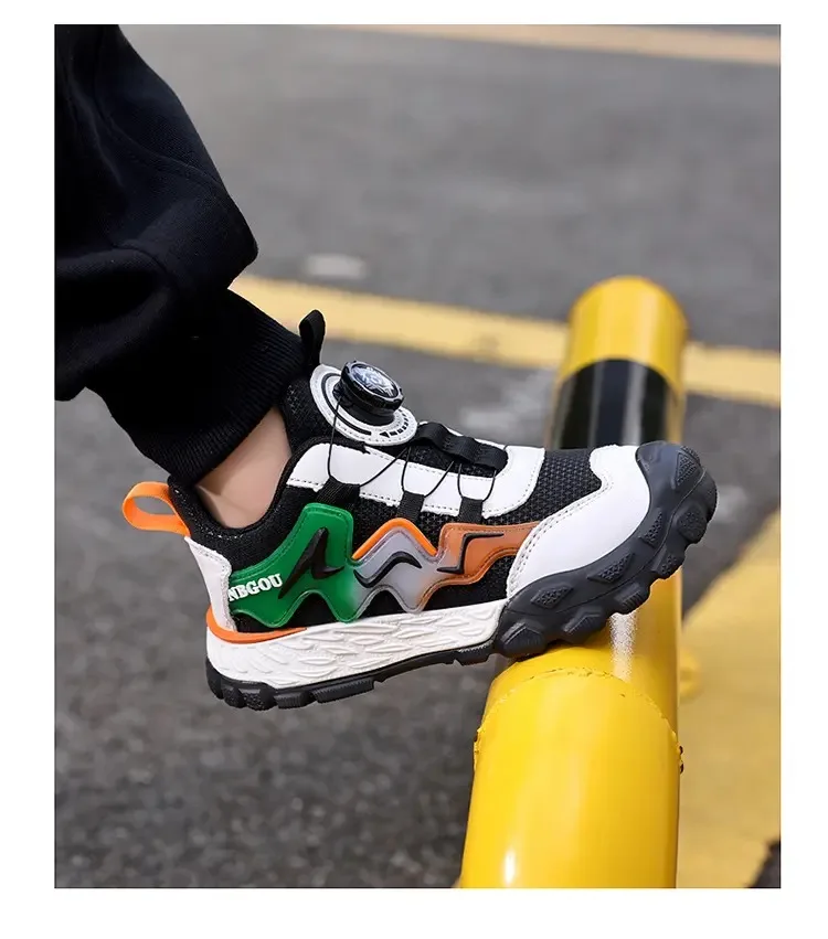 

Модная тенденция детских уличных кроссовок с кожаными вращающимися пуговицами для осенних и зимних детских кроссовок.