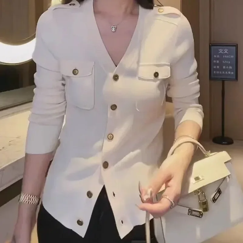 

High-end Single-breasted Temperament Commuting Slim Fit Sweater Top V-neck Long-sleeved Knitted Cardigan for Women with