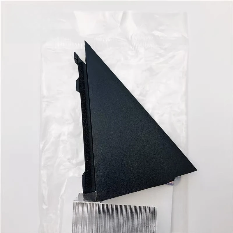 

Для Avante Soul 8: Оригинальная заводская декоративная панель для внешней треугольной накладки задней двери и стекла окна.