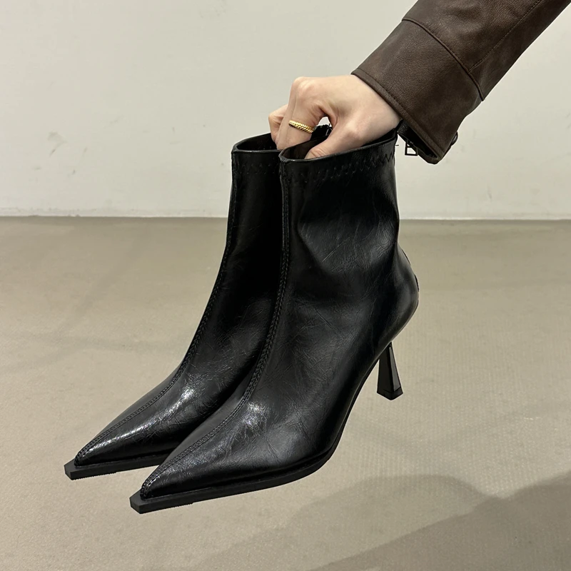 

SUOJIALUN 2025 новые брендовые женские ботильоны, модные женские элегантные короткие ботинки с острым носком и молнией на тонком высоком каблуке «Челси»