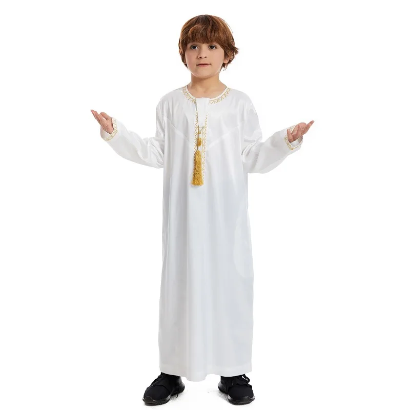 Jubba Thobe Kaftan Robe Islamique pour Garçons Enfants Musulmans Robe Arabe Dubaï Qatar Abaya Robe à Pompon Robe de l'Aïd al-Fitr