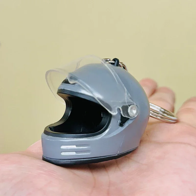 خوذة قلادة Gashapon ذكريات الطفولة هدايا العيد ألعاب مجسمة